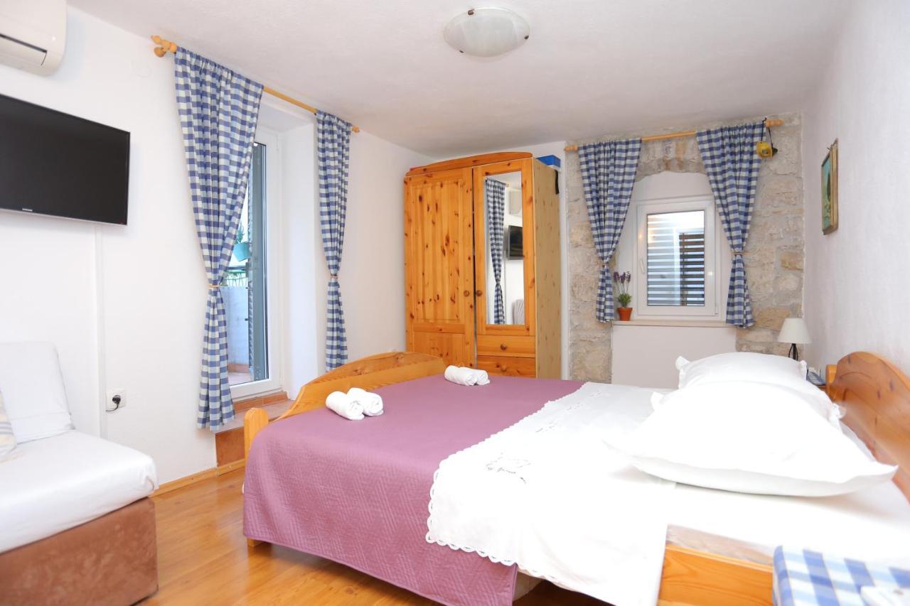 Apartments With A Parking Space Omis - 4327 Exterior foto